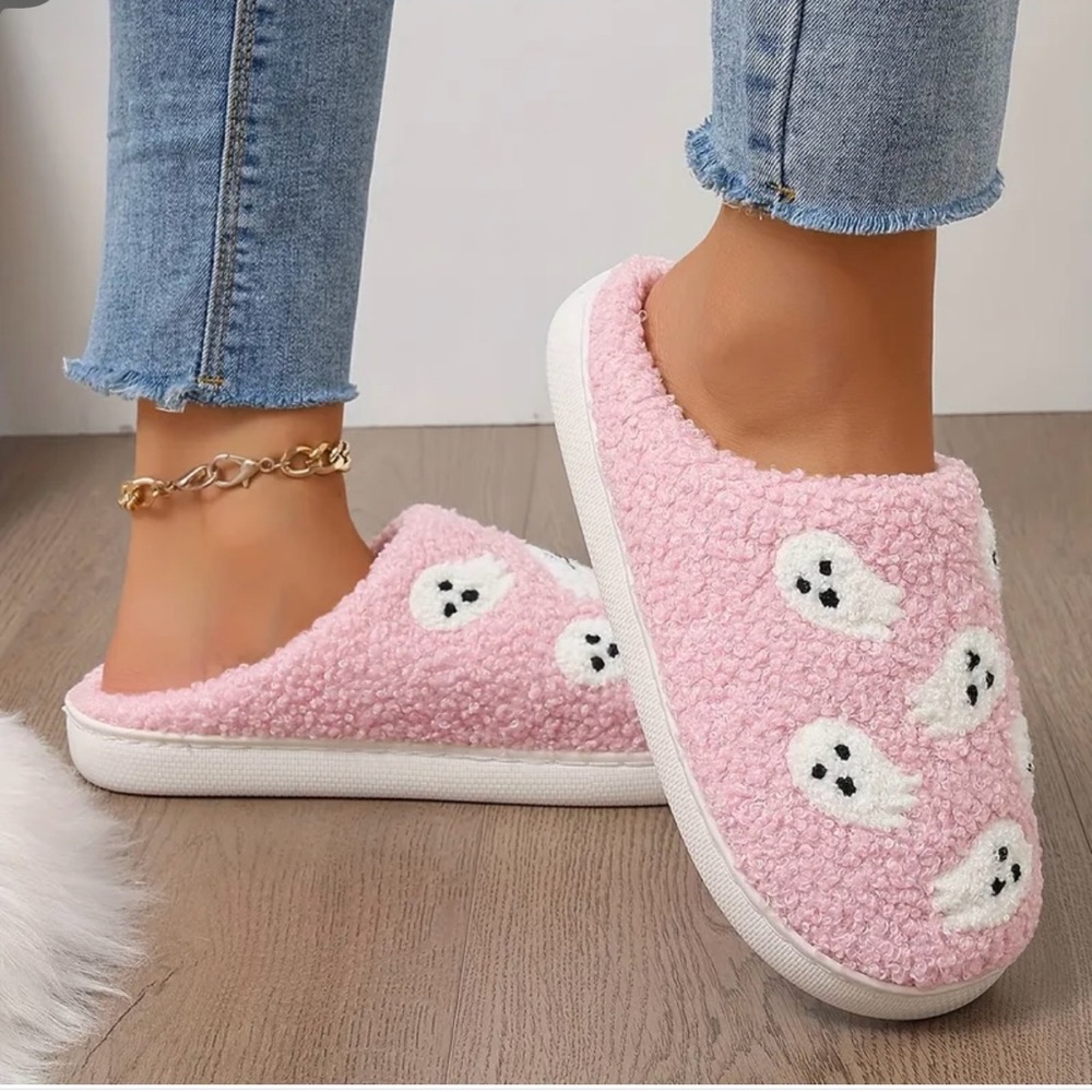 Pink Fuzzy Ghost Slippers. 👻 👻 ONLY ONE LEFT! Size 8.9-9. - Picture 2 of 3